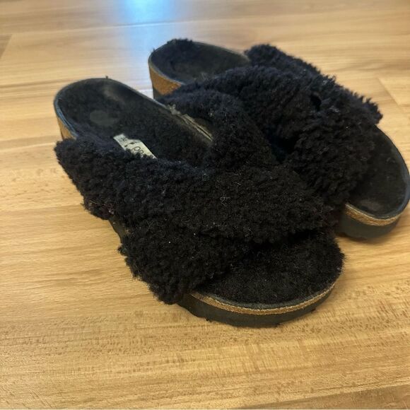 Papillio Black Sherpa Fuzzy Cross-Strap Slippers - Picture 3 of 9